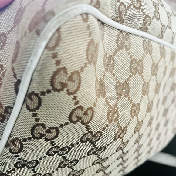 Authentic Gucci Shoulder Bag in Canvas - Picture 10 of 16